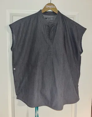 Charcoal Grey FIGS Scrubs Set thumbnail 1