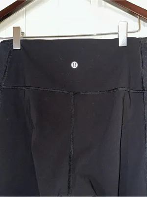 Lululemon Body Con Crop Athletic Leggings Size 8 thumbnail 5