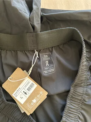 ON RUNNING CLOUD Focus Shorts in Black NWT Sz Large thumbnail 5