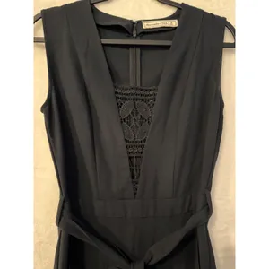 Abercrombie & Fitch Black Lace Inset V-Neck Sleeveless Belted Jumpsuit Size 0 thumbnail 3