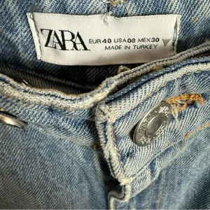 Zara Double Button Wide Leg Ripped Distressed Denim Jeans Size 8 thumbnail 5