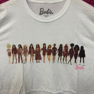 Barbies from around the world T-shirt size 2xl thumbnail 2