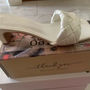 Women's White Heel Sandals Size 8 thumbnail 3