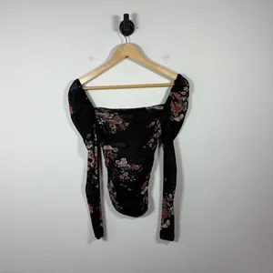 Superdown Revolve Women’s Scarlett Puff Sleeve Floral Mesh Top Black/Pink M thumbnail 10
