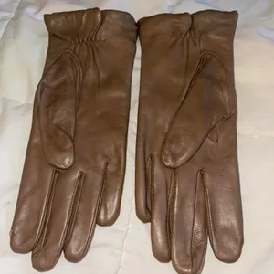 Pair of Vintage Tan/Brown Leather - Size 7.5 thumbnail 2