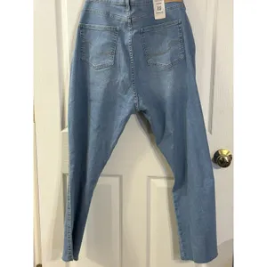 NEW W/tags Signature by Levi Strauss & Co. Women's Crop Flare Zip Fly Size 20 thumbnail 2