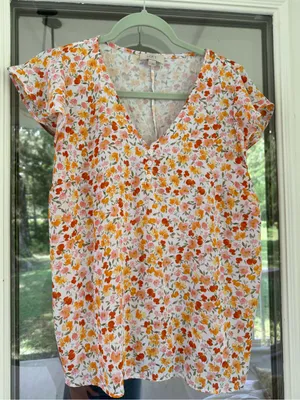 LOFT Short-Sleeve Floral V-Neck Top in Orange and Pink thumbnail 2