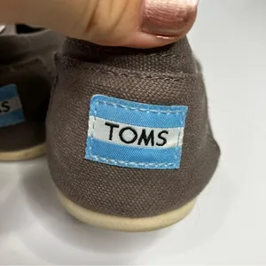 Gray classic Tom’s flats size women’s‎ 8 thumbnail 5