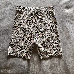 AMERICAN EAGLE Cheetah Print Soft Biker Shorts Women’s Sz M EUC thumbnail 3