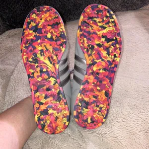 Adidas Samoa Gray Sneakers with Multicolor Sole, Size 7 thumbnail 5