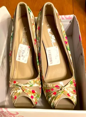 Wild Rose platform pumps with flower details thumbnail 1