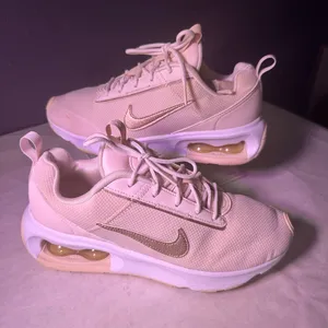 Nike Women's Beige Sneakers thumbnail 4