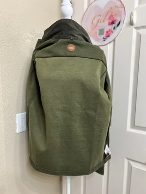 Common People olive green button thumbnail 5