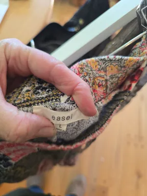 O easel Red Multi Patchwork Floral Pull-On Track Pants Large thumbnail 2