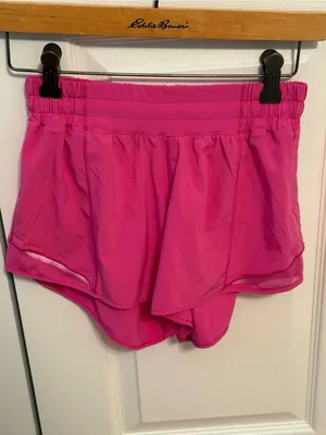 Lululemon Hotty Hot Shorts in Sonic Pink thumbnail 2