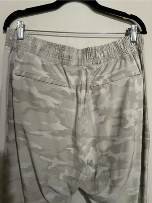 Athleta Brooklyn Textured Cream Camo Tall Jogger Travel Performance‎ Pants thumbnail 9