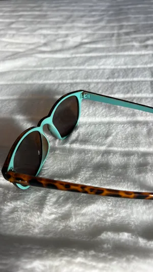 Sunglasses thumbnail 2