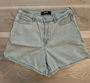 Hollister Ultra High Rise Shorts thumbnail 1