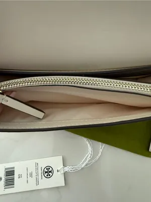 Tory Burch crinkle Cream patent leather Logo Crossbody/wristlet strap Preloved thumbnail 13
