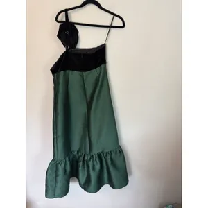 Petal & Pup Amelia One-Shoulder Velvet & Satin Midi Dress Emerald Black Sz L NEW thumbnail 12