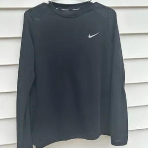 Nike Black Long Sleeve Shirt thumbnail 1