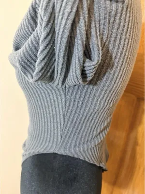 SHEIN Women’s M Gray Ribbed Off Shoulder Asymmetrical Knit Sweater thumbnail 6