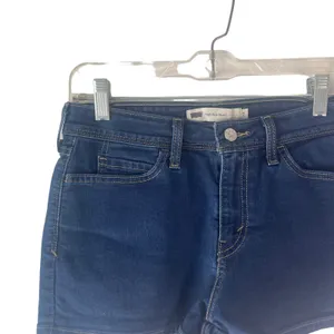 Levi's Women's Size 7 Waist 28 High Rise‎ Short Dark Wash thumbnail 2