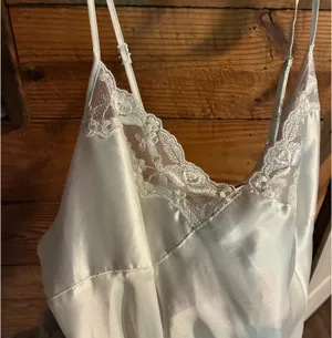 Victoria’s Secret white slip thumbnail 2