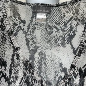 NWOT! Jordan Taylor Snake Print Sheer Coverup Size L thumbnail 2