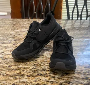 On Running women’s Black and Gray Sneakers thumbnail 1