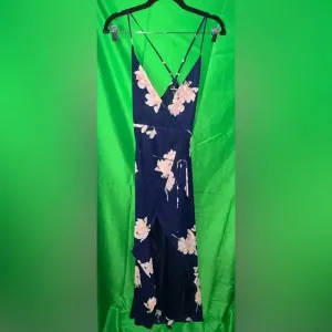 Lulus Gown Size XS-Flaw thumbnail 2