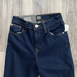 NWT BDG Girlfriend High rise Dark Wash Skinny Jeans 25 Women’ss Stretch. Casual thumbnail 3