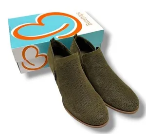 Baretraps Rianne Moss Green Perforated Ankle Booties‎ Block Heel BT27470 8M thumbnail 1