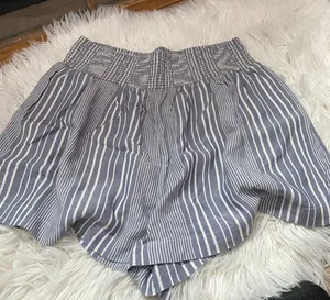 American Eagle Outfitters thumbnail 1