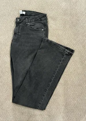 Forever 21 Low-Rise Bootcut Jeans thumbnail 1