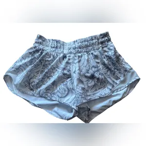 Lululemon Hotty Hot Short II *2.5" Mini Twine White Multi / White size 4 EUC Run thumbnail 2