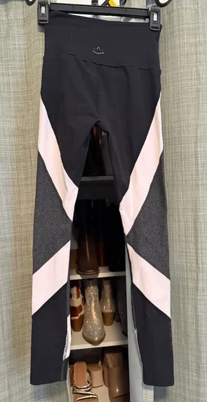 Beyond Yoga Black and Light Pink Colorblock High-Rise Leggings thumbnail 1