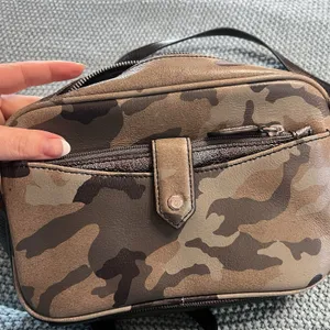 G.I.L.I Camo Print Leather Purse With Wallet Insert EUC thumbnail 8