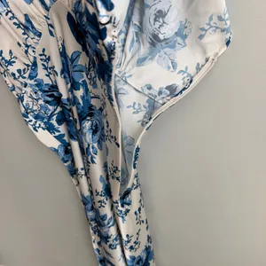 NEW BHLDN Leila Deep-V Flutter Sleeve Maxi Dress in Blue Floral Size 12 thumbnail 6