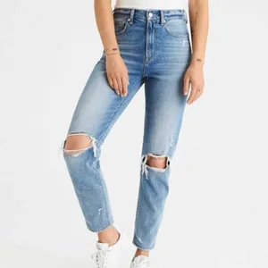 American Eagle Women Jeans Sz 6 Light Wash‎ Distressed Highest Rise Mom Denim thumbnail 2