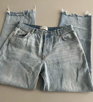 We the Free button fly raw hem jeans size 25 100% cotton thumbnail 1