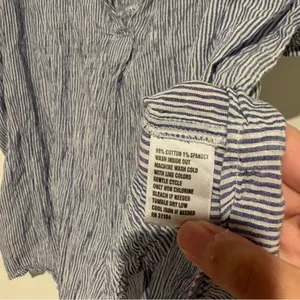 Crown & Ivy Popover Fit Lightweight Shirt Crinkle Buttons Down‎ Back blue medium thumbnail 3