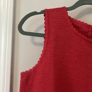Ann Taylor scallop trim sleeveless top in size Small thumbnail 2