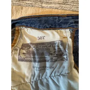 Levis Premium 501 90s Straight Leg Jeans Medium Wash Distressed W26 L30 thumbnail 5