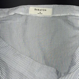 Babaton‎ Aritzia Cold Shoulder Blue Stripe Preppy Quiet Luxury Designer Blouse M thumbnail 4