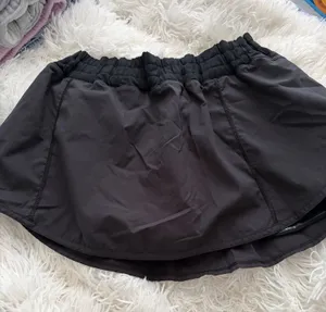 Lululemon skirt thumbnail 1