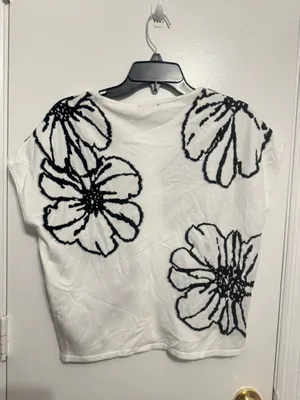 Tahari Floral Sweater Shirt in White Size Small thumbnail 3