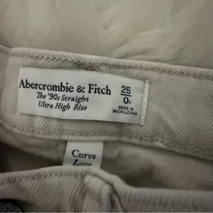 Abercrombie & Fitch 90s Straight Jeans Ultra High Rise Curve Love Cream Size 0 thumbnail 3