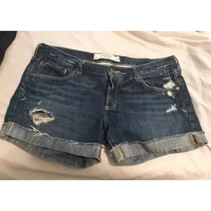 ✨HP 5-28-17✨Distressed A&F Shorts✨ thumbnail 3