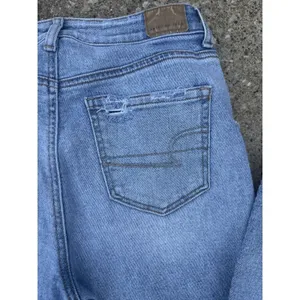 American Eagle Women's Stretch Mom Jeans Straight Leg SZ 4‎ Distressed thumbnail 10